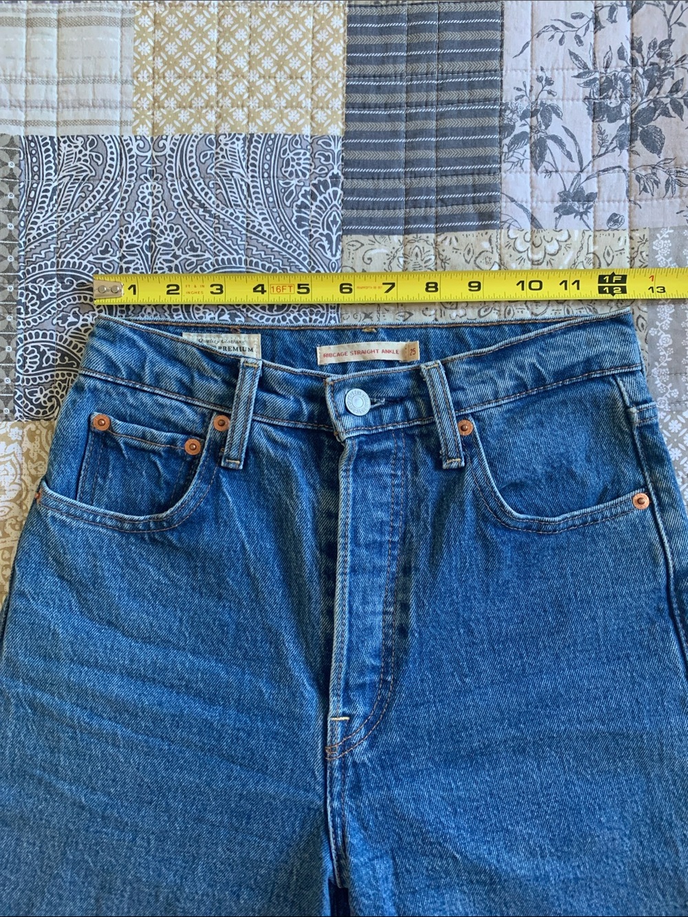 Levi's Ribcage Straight Ankle Jeans - Picture 11 of 14